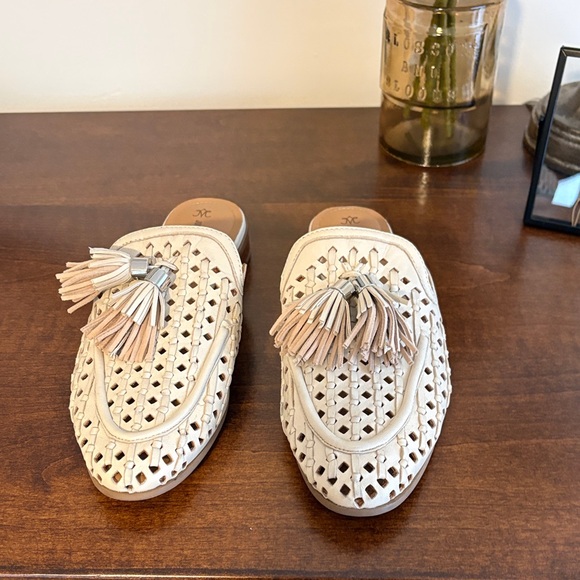 Women's Johnston & Murphy Cream Tassel Loafers - Picture 2 of 6